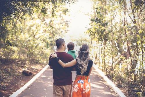 A man on a date with a single mother outside in nature